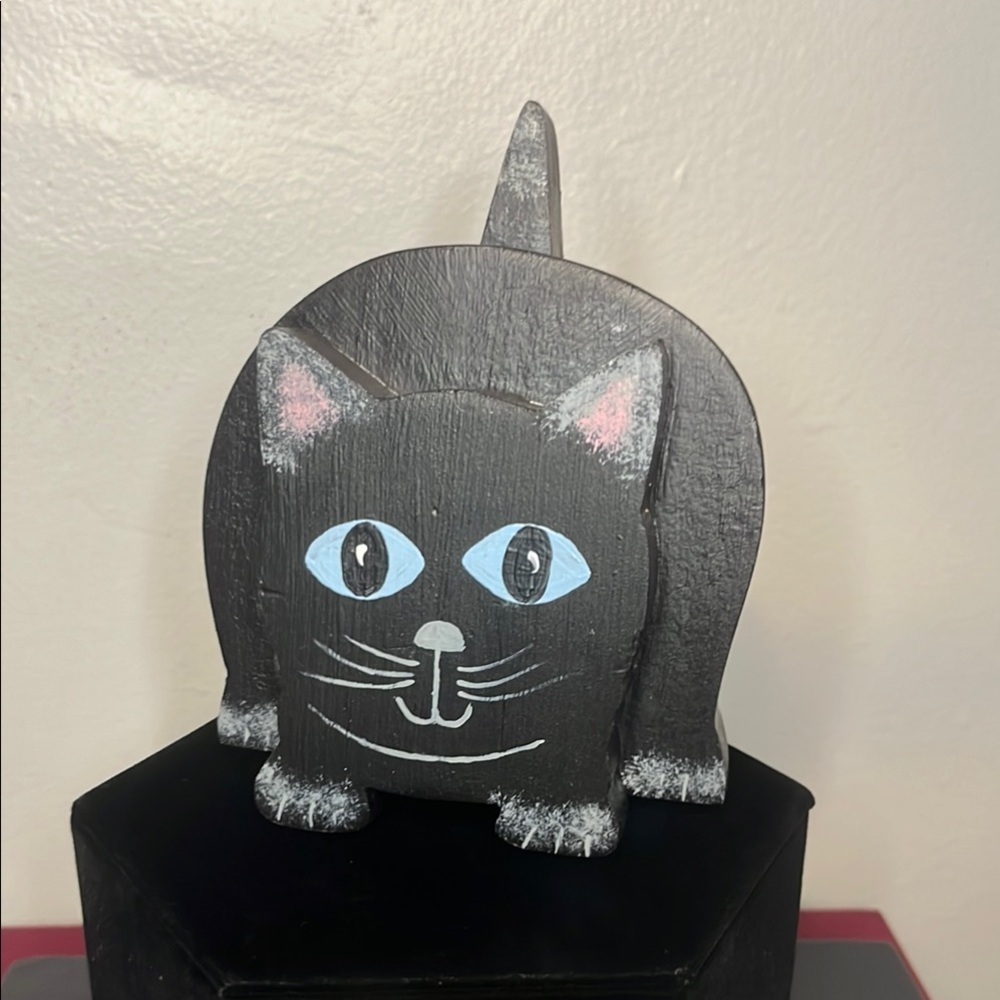 Hand Painted Wooden Crouching Black Cat Vintage 1990s Shelf Sitter Signed‎